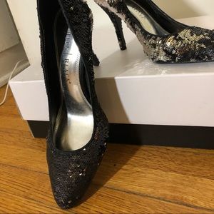 Reversible sparkly black/silver 4 inch pump